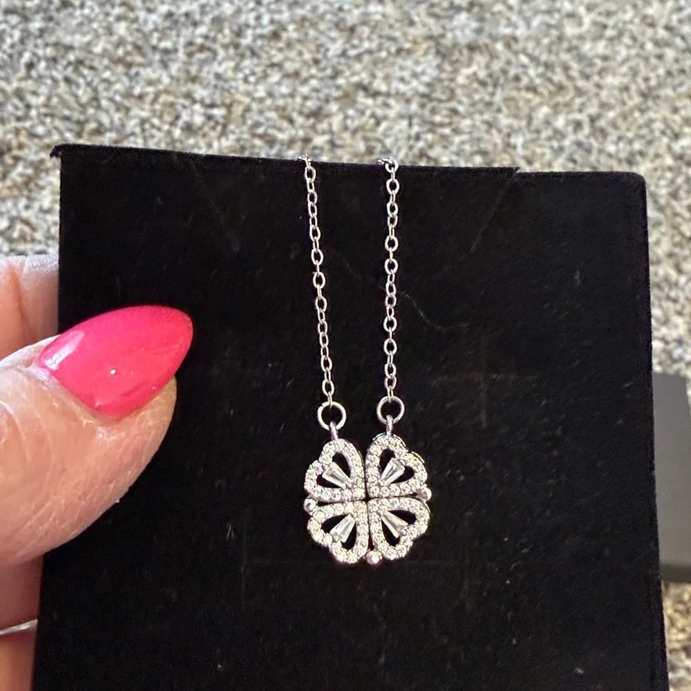 Elegant Silver Pendant Necklace - Picture 3 of 3